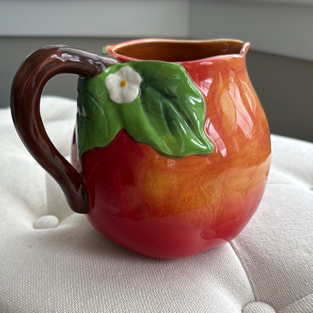 ANTHRO NWT Peach 🍑 Pitcher